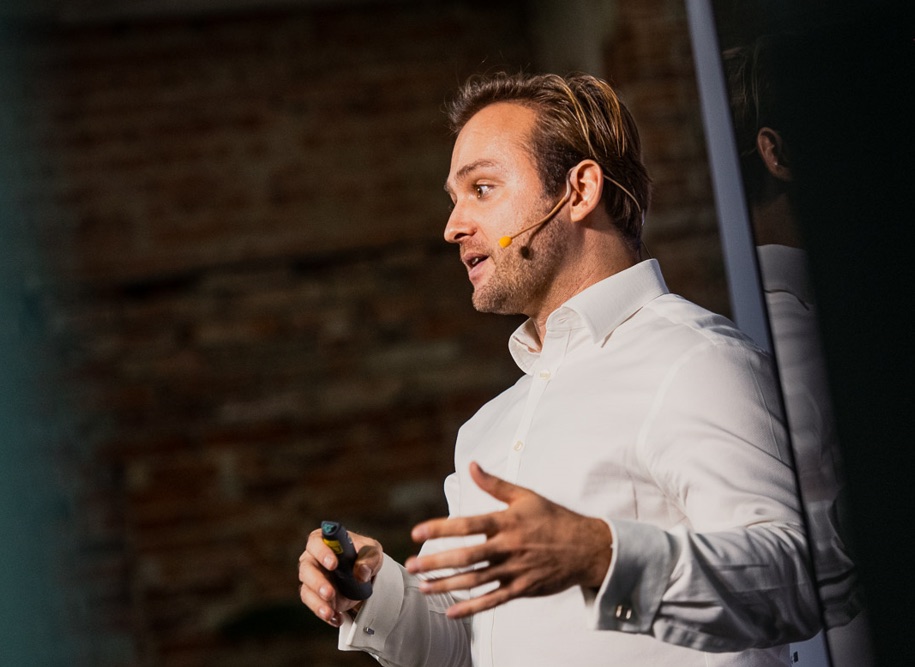 Dr. Sven Jungmann on stage